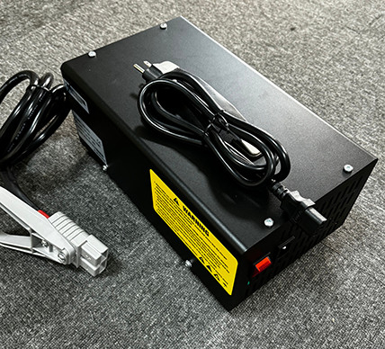 เครื่องชาร์จแบตเตอรี่ ESCH ซีรีส์ 24V 30A เครื่องชาร์จความถี่สูง 240v 1PHASE เครื่องชาร์จแบตเตอรี่