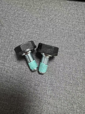 โฟร์คลิฟท์ พลาสติก หัวสกรู ปลาย Bolts สําหรับเชื่อมต่อสายไฟยืดหยุ่น M10 * 22