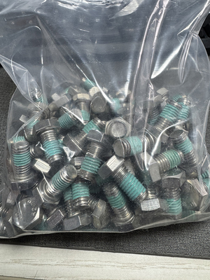 อะไหล่แบตเตอรี่รถยก M10 * 20 สแตนเลส หัวสกรูบอลท์สําหรับสายเชื่อมแบบสมบูรณ์แบบ
