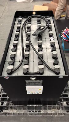 แบตเตอรี่ดันกรดหมึกที่กําหนดเอง แบตเตอรี่ 48V 600Ah สําหรับรถยก HELI CPD20 พร้อมปุ่ม REMA160